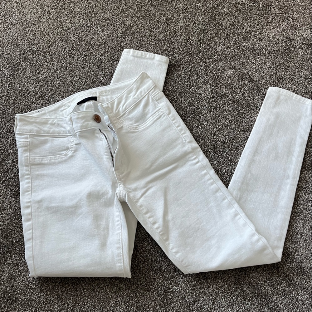 White American Eagle jeans